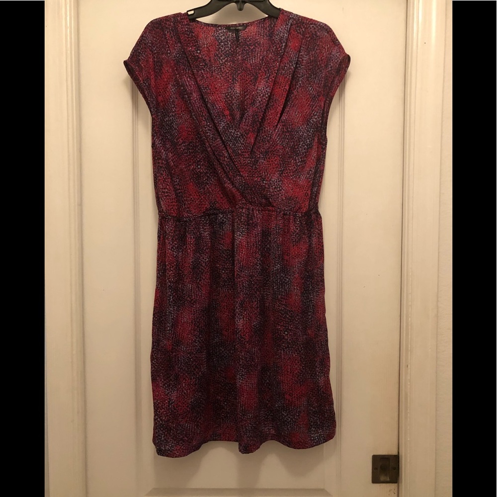 Daisy Fuentes short sleeve light weight dress